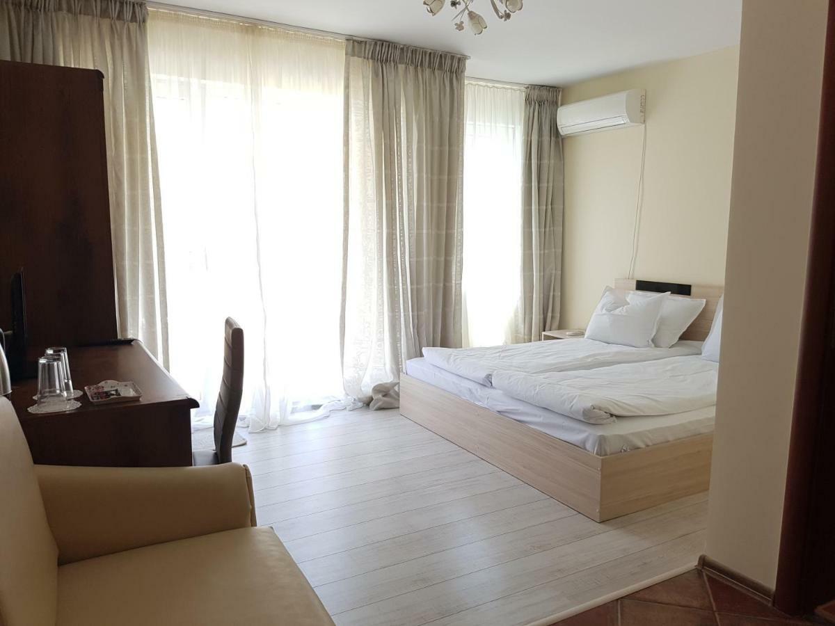 Guesthouse Zanier 네세부르 외부 사진