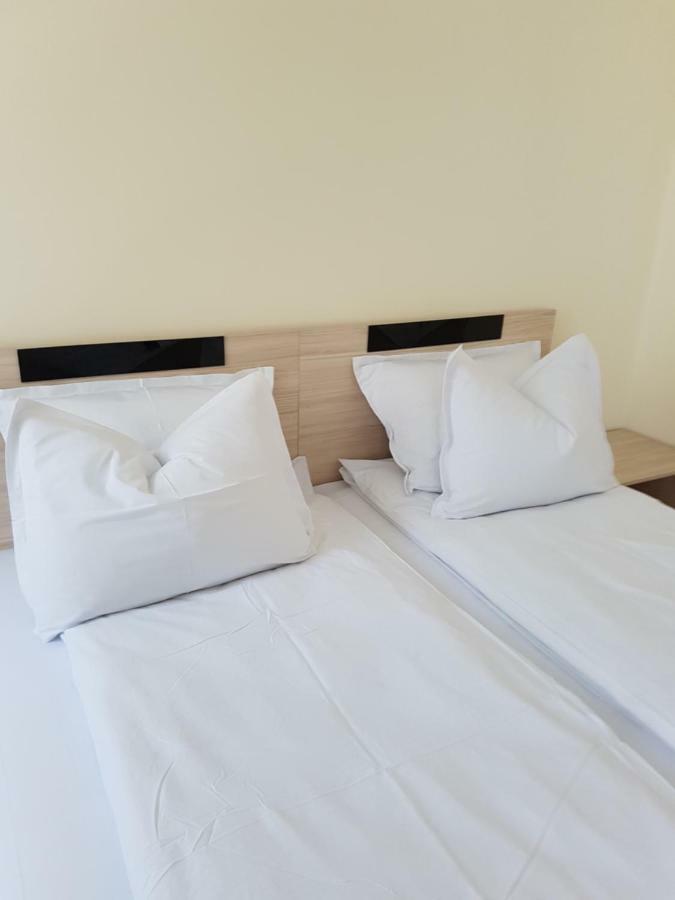 Guesthouse Zanier 네세부르 외부 사진