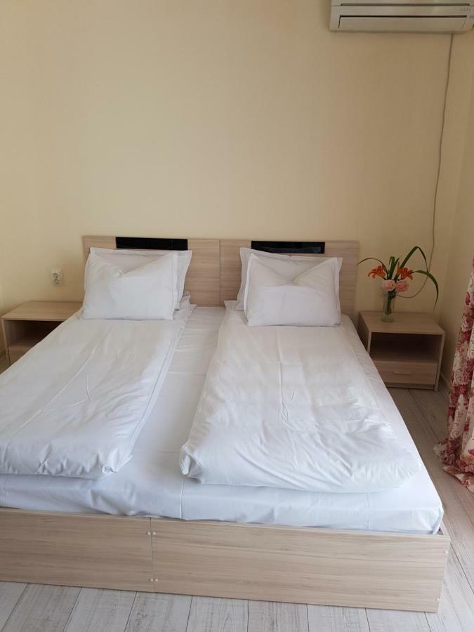 Guesthouse Zanier 네세부르 외부 사진