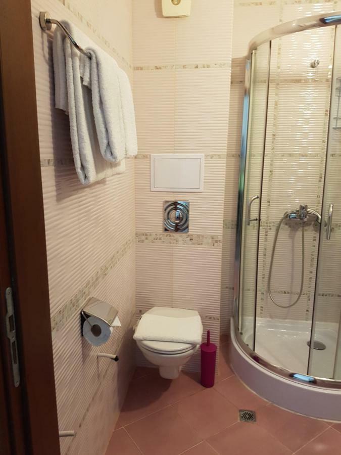 Guesthouse Zanier 네세부르 외부 사진